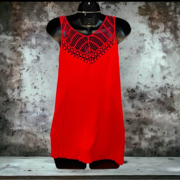 Maurices Women's Small Red Tank Top Crochet Faux‎ Button Chic Casual - Picture 5 of 7